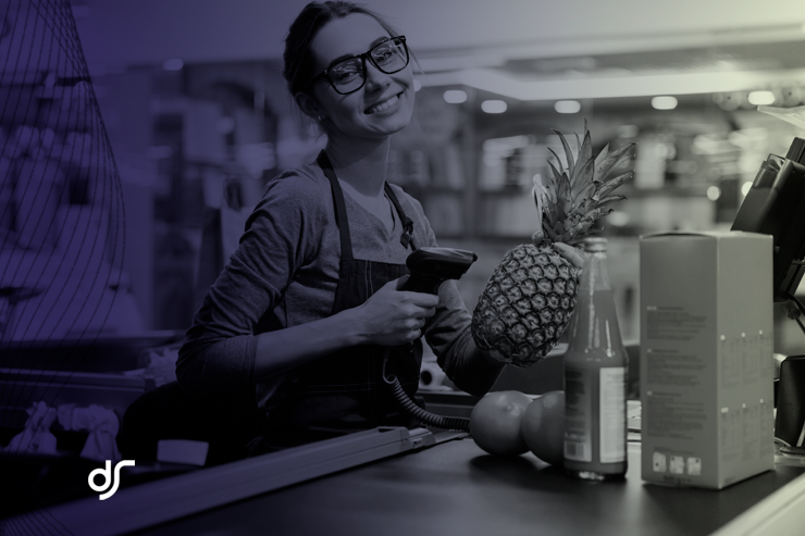 Treinamento de operador de caixa de supermercado independente pra reduzir tempo médio de atendimento e fila