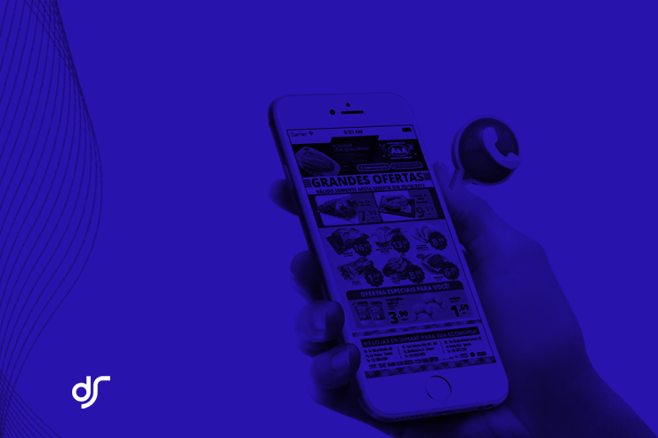 Layout de encarte vertical 1080x1920 com oito produtos em grade, preços grandes e logo do mercado no topo, pronto para enviar no WhatsApp